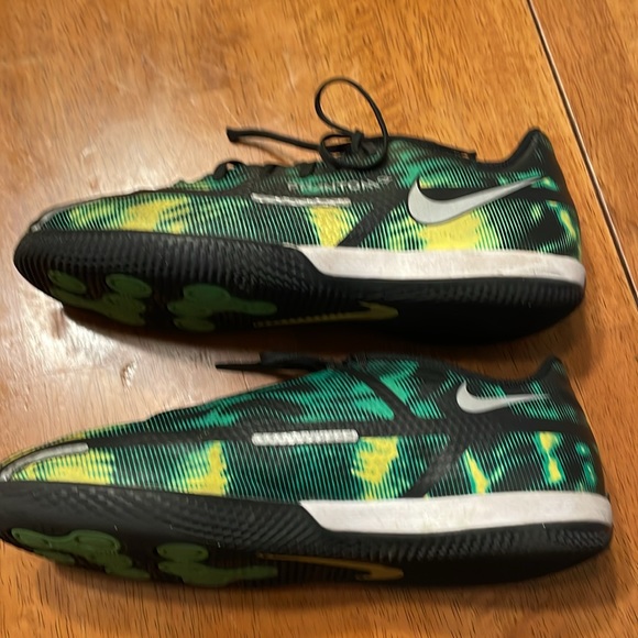 ⚽️Nike Phantom GT2 Academy DF SW IC Indoor Shoes (Black/Green) youth US size 4.5 - Picture 3 of 9